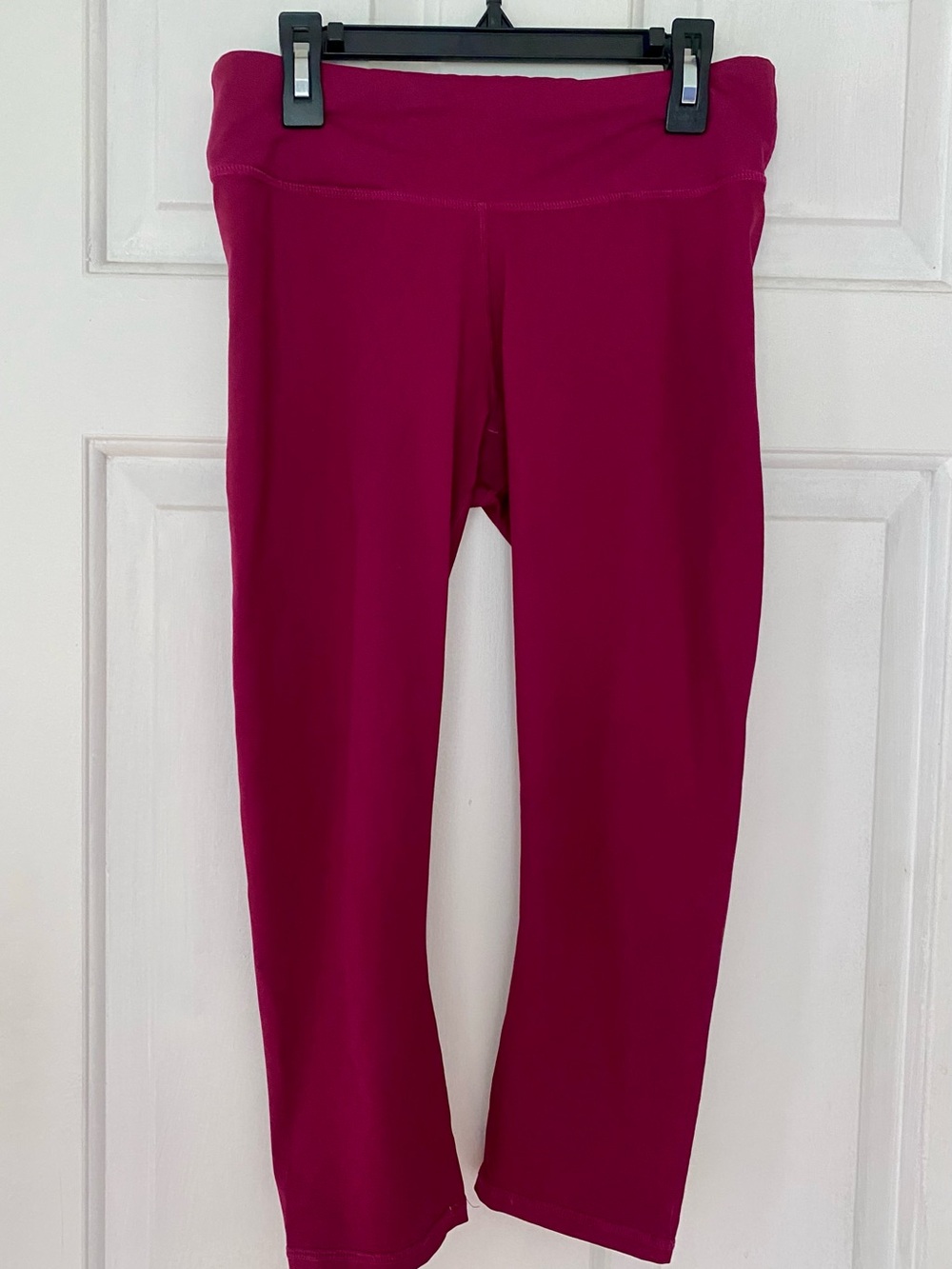 Fabletics Women’s Capri Workout Leggings Burgundy Size Small